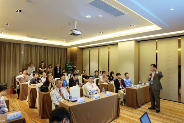 協創分論壇三“3D打印個性化精準醫療”特邀專家，美國國家材料與制造委員會副主席王緒斌教授演講”石墨烯與納米材料氣溶膠噴射打印生物傳感器”。