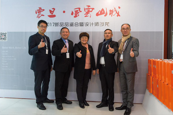 震旦劉文彬總監、震旦郭炳宏總監、重慶隆慶楊應霞總經理、震旦周賢信總監、震旦高健鐘資深總監合影