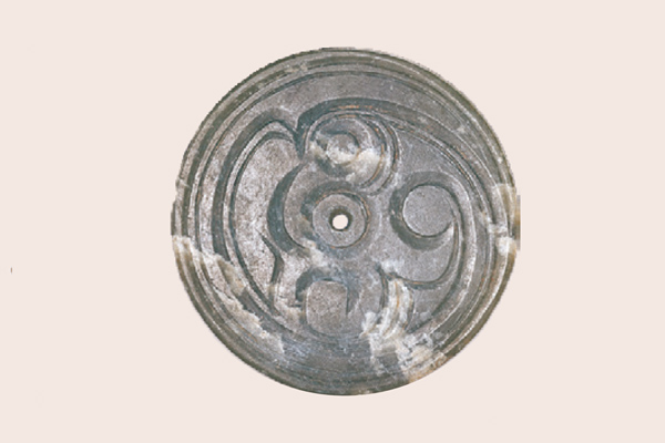 圖2_西周+玉鳥(niǎo)圓形玉料紋飾設(shè)計(jì)