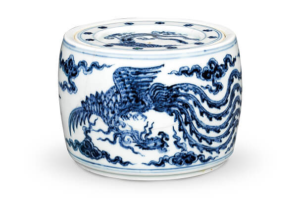 明宣德．鳳紋蟋蟀罐+蓋面與罐身皆以鳳鳥為紋飾，配合器面形狀做不同的布局，產生相異的裝飾效果。（圖四）
