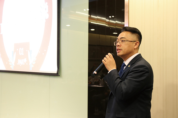 震旦家具經銷群主管洪正龍資深總監發表講話
