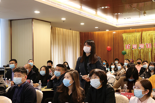 現場氣氛高漲，同仁們踴躍發言