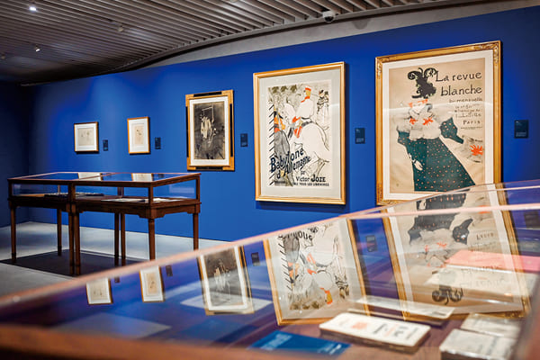 圖六：展覽現場呈現的作品、書籍等