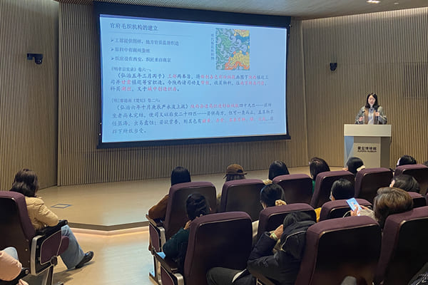 圖二：2月「白領之夜」講座開啟「絲路藝術」的季度主題，線下及線上均吸引眾多觀眾。
