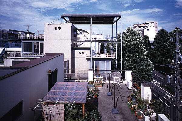 「GAZEBO」住宅以開敞露臺與屋頂花園，增加鄰里互動。